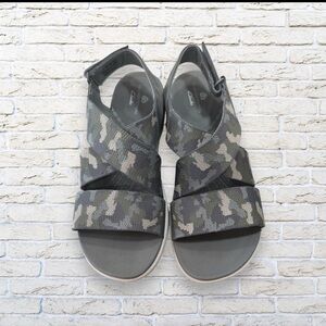 Clarks Cloudsteppers Mira Lily Adjustable Gray Camo Sandals Size 8